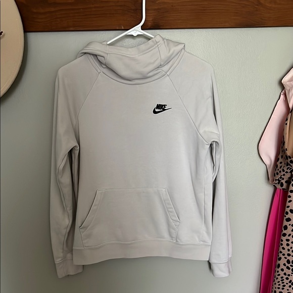 Nike cowl neck hoodie Sz-xs
PtP 20in
Arms 26in
Botm 18in - Picture 1 of 3